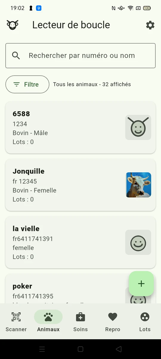 Véritable écran de Lecteur de boucle avec la liste des animaux et la recherche
